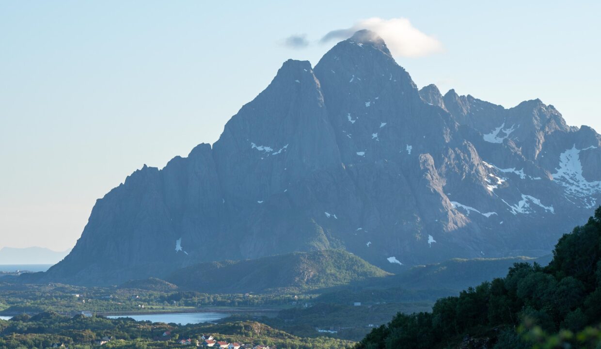 Zoomed-In View of Vågkallen from Linken