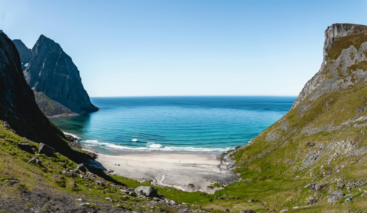 Kvalvika Beach Hike – Stunning Coastal Views in Lofoten