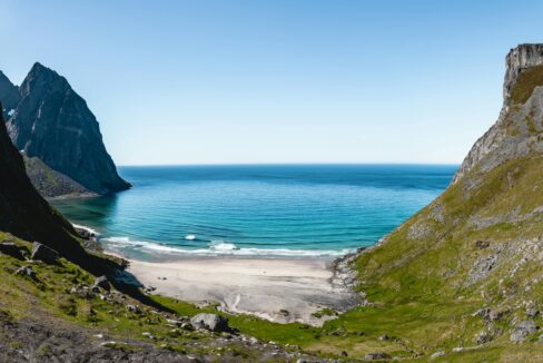 Kvalvika Beach Hike – Stunning Coastal Views in Lofoten